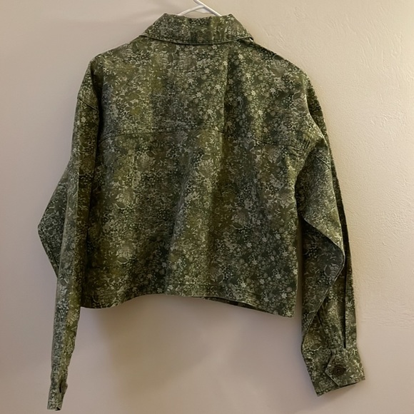 Beautiful Cropped Canvas Shacket! - Picture 4 of 4